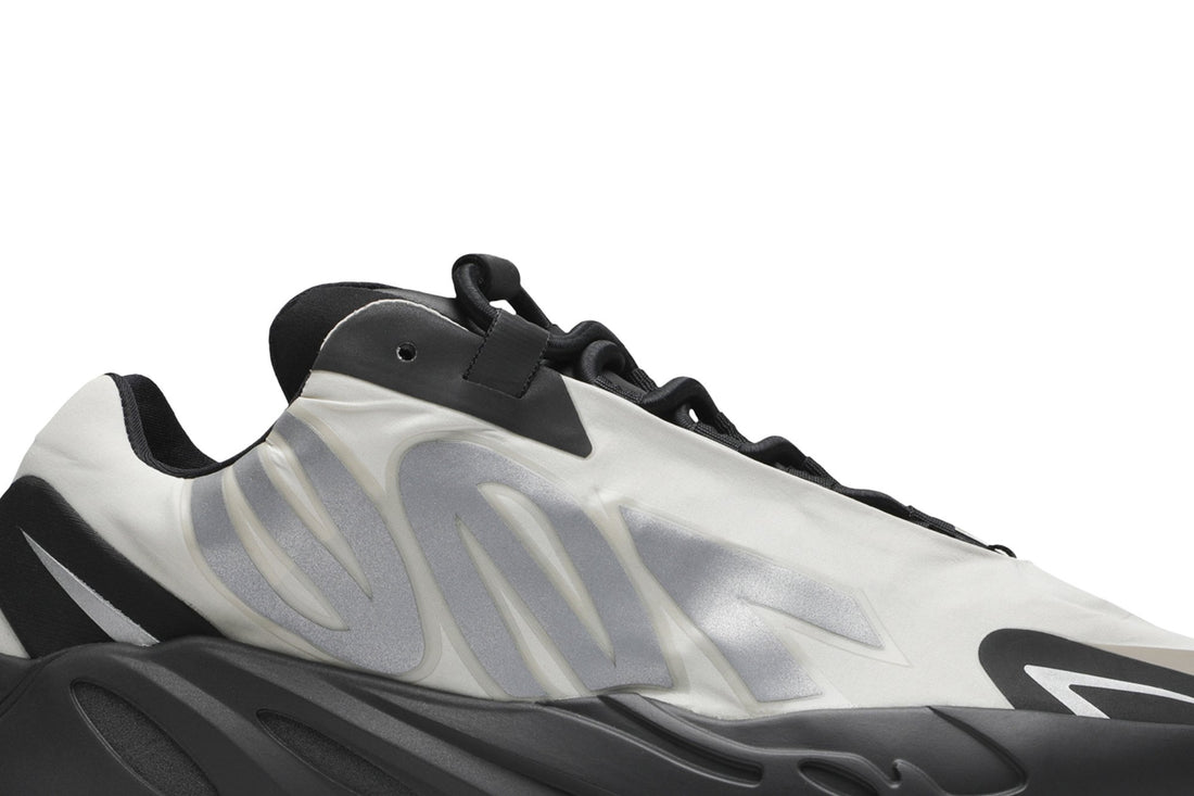 Yeezy Boost 700 MNVN &