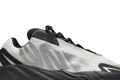 Yeezy Boost 700 MNVN &