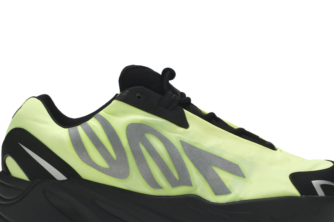 Yeezy Boost 700 MNVN Kids &