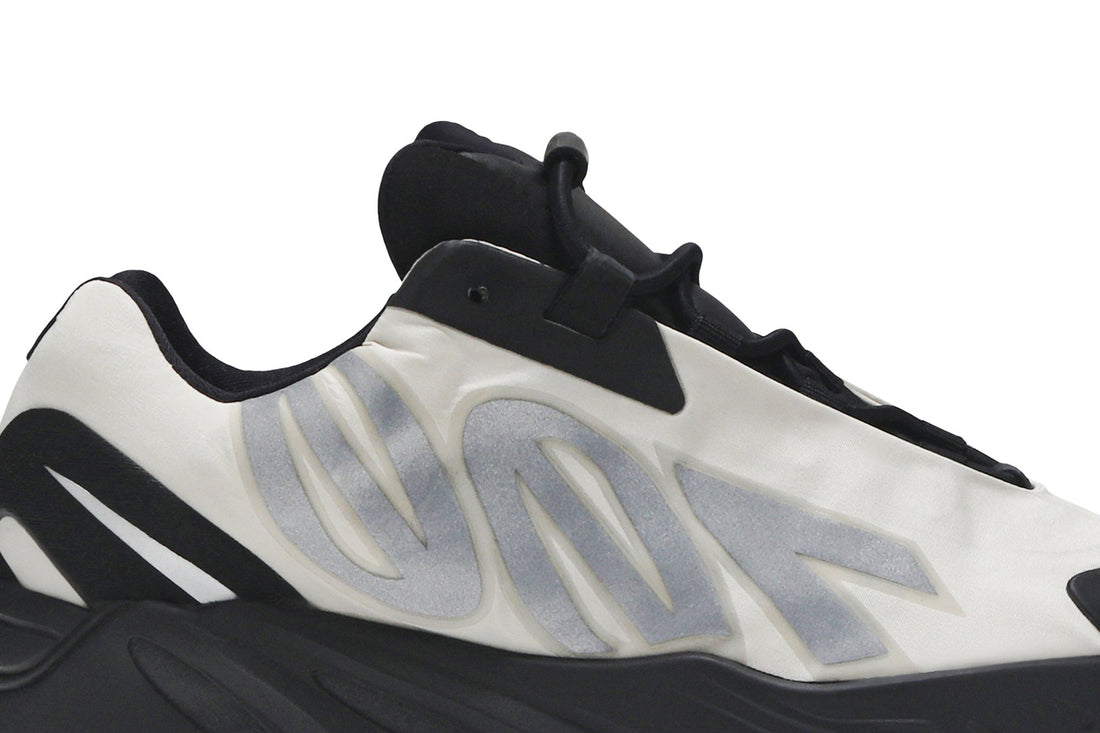 Yeezy Boost 700 MNVN Kids &