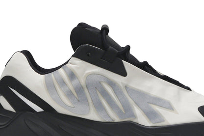 Yeezy Boost 700 MNVN Kids &