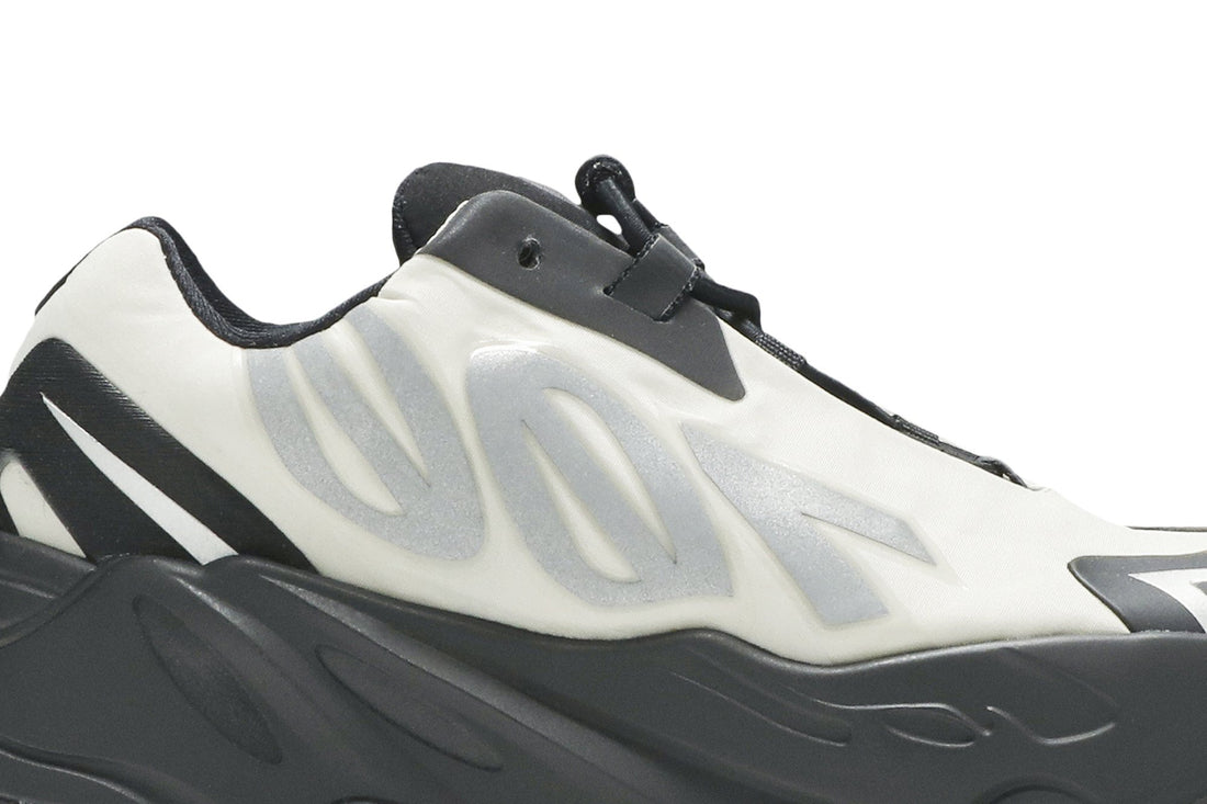 Yeezy Boost 700 MNVN Infant &