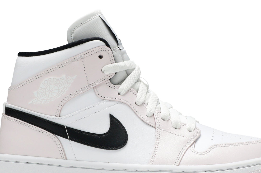 Wmns Air Jordan 1 Mid &