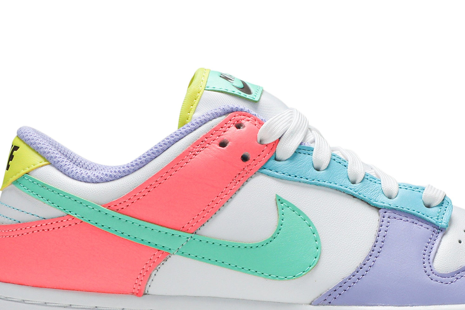 Wmns Dunk Low SE &