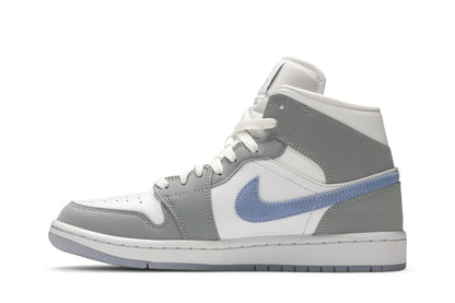 Wmns Air Jordan 1 Mid &