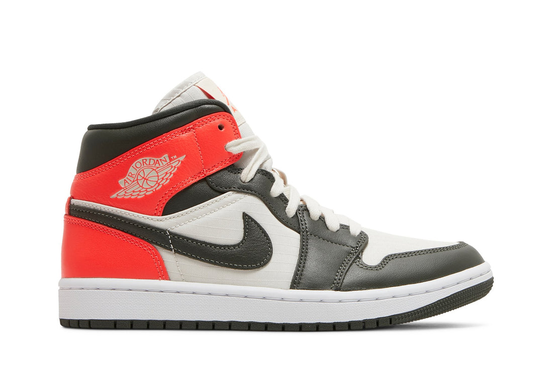 Wmns Air Jordan 1 Mid SE &