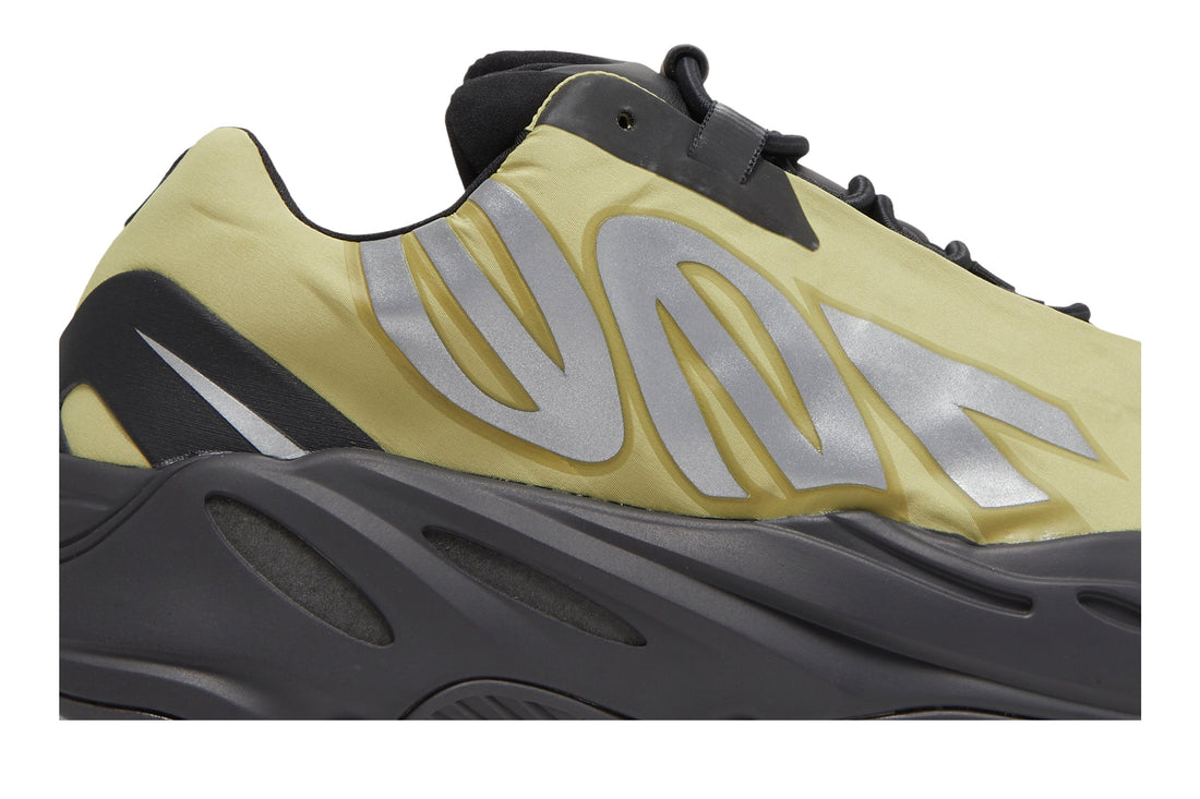 Yeezy Boost 700 MNVN &
