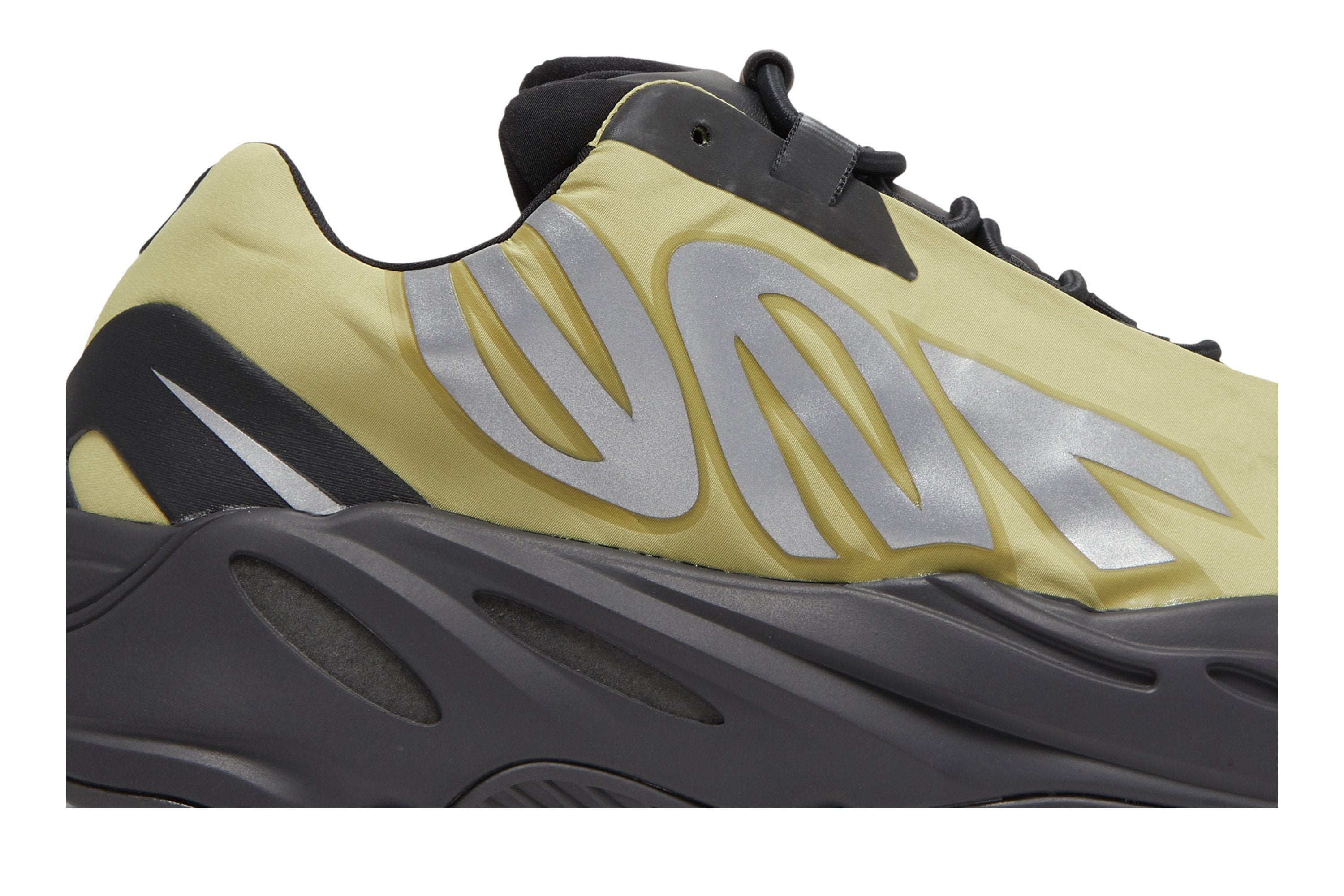 Yeezy Boost 700 MNVN &