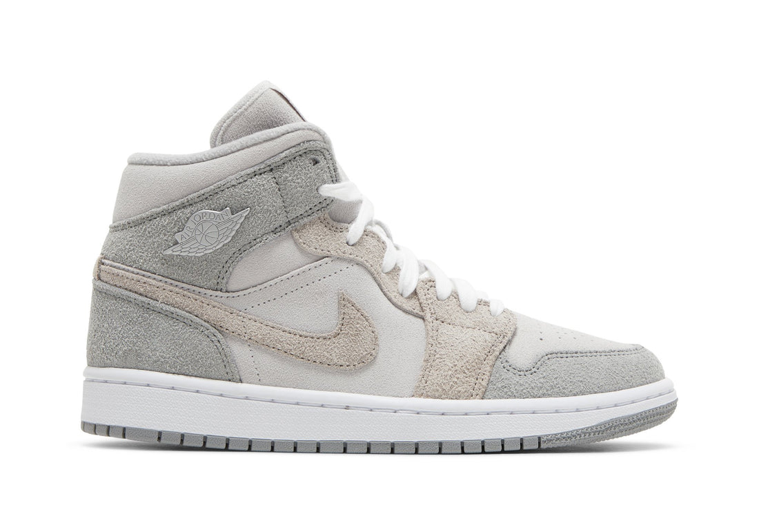 Wmns Air Jordan 1 Mid SE &
