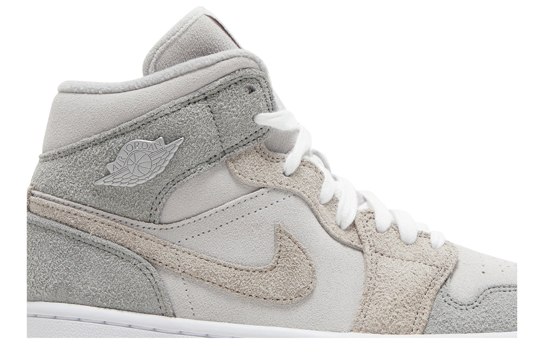 Wmns Air Jordan 1 Mid SE &