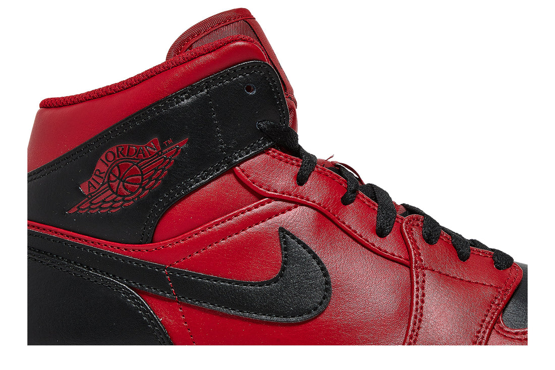 Air Jordan 1 Mid &