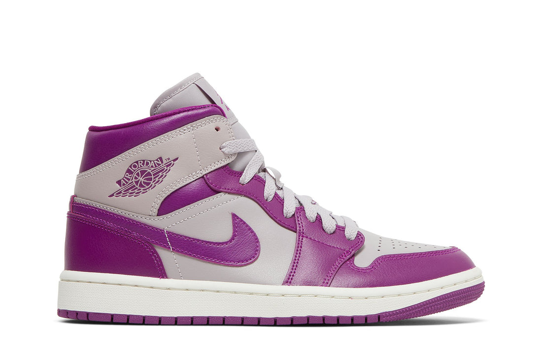 Wmns Air Jordan 1 Mid &