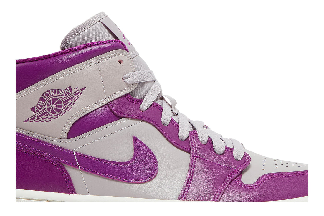 Wmns Air Jordan 1 Mid &