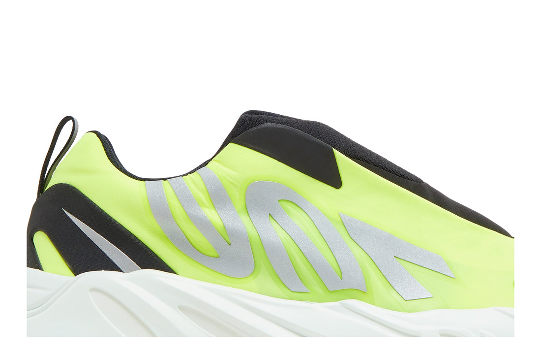 Yeezy Boost 700 MNVN Laceless &